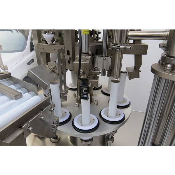 Samodejni tesnilni stroj za polnjenje čevljev z mehko cevjo