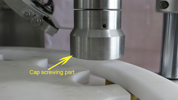 500 ml stroj za polnjenje okrogle steklenice s tesnilom pokrovčkov in zvezdastim kolesom