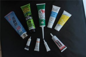 Kozmetični polnilni stroj za ultrazvočno tesnjenje