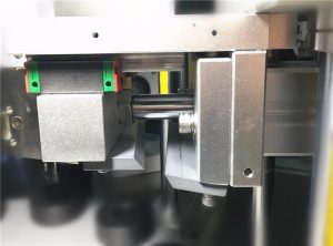 Kozmetični polnilni stroj za ultrazvočno tesnjenje